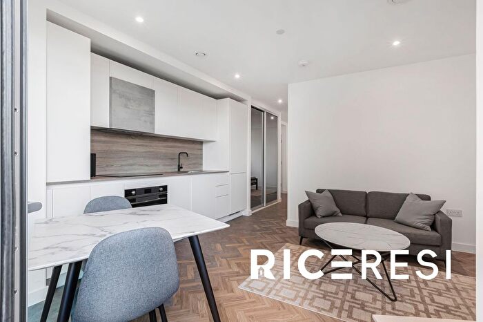 Studio To Rent In Gillender Street, River Apartments, E3