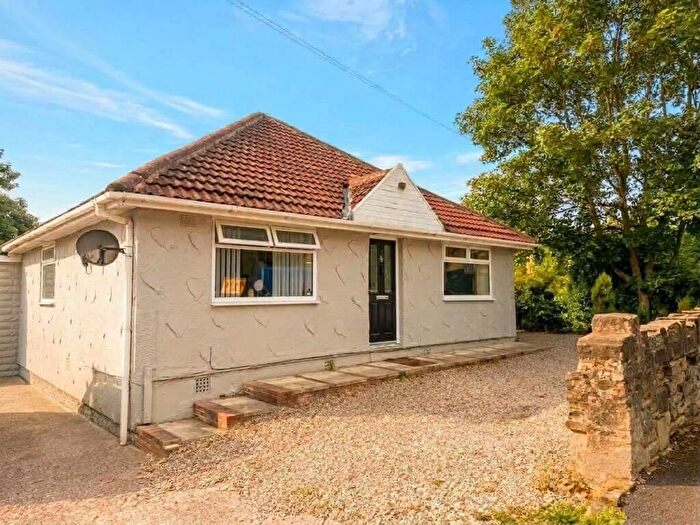 4 Bedroom Detached Bungalow For Sale In Deighton Road, Huddersfield, HD2