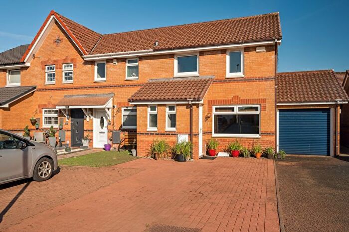 3 Bedroom End Of Terrace House For Sale In Waukglen Avenue, Darnley, G53