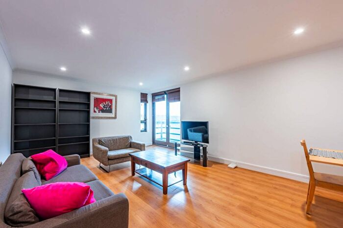 2 Bedroom Flat To Rent In Narrow Street, Canary Wharf, London, E14