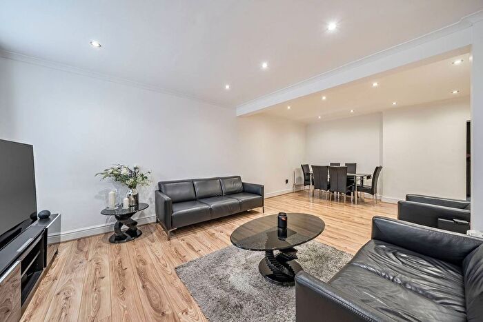 4 Bedroom Semi-detached House For Sale In Windsor Road, Harrow Weald, Harrow, HA3