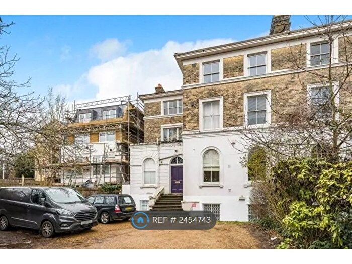 3 Bedroom Flat To Rent In Leigham Court Road, London, SW16