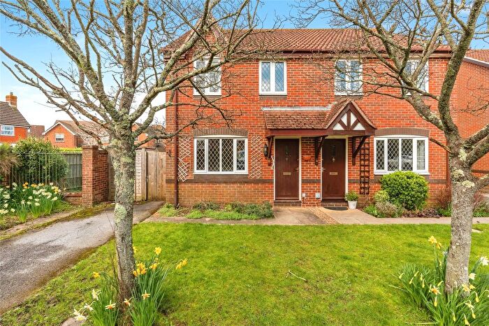 3 Bedroom Semi Detached House For Sale In Neville Drive, Romsey, Hampshire, SO51