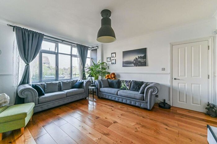 5 Bedroom House To Rent In Canham Road, South Norwood, London, SE25