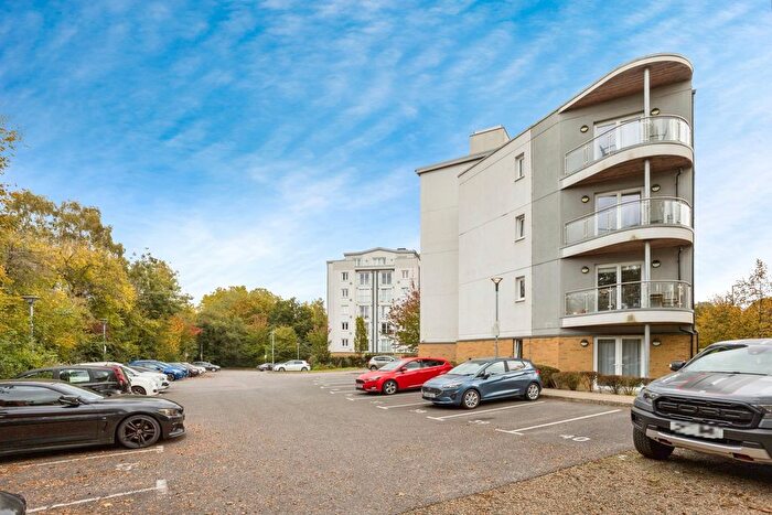 2 Bedroom Flat For Sale In West Green Drive, Crawley, West Sussex, RH11