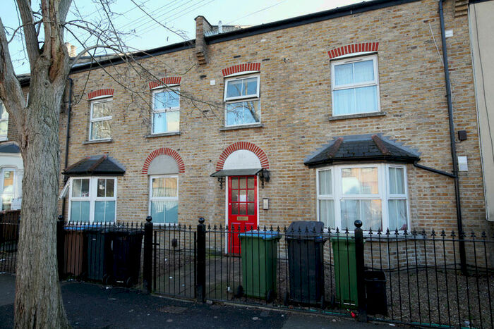 1 Bedroom Flat To Rent In Acacia Road, Leytonstone, E11
