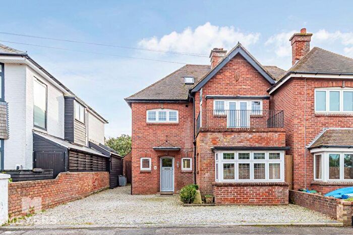 4 Bedroom Semi-Detached House To Rent In Argyle Road, Christchurch, BH23