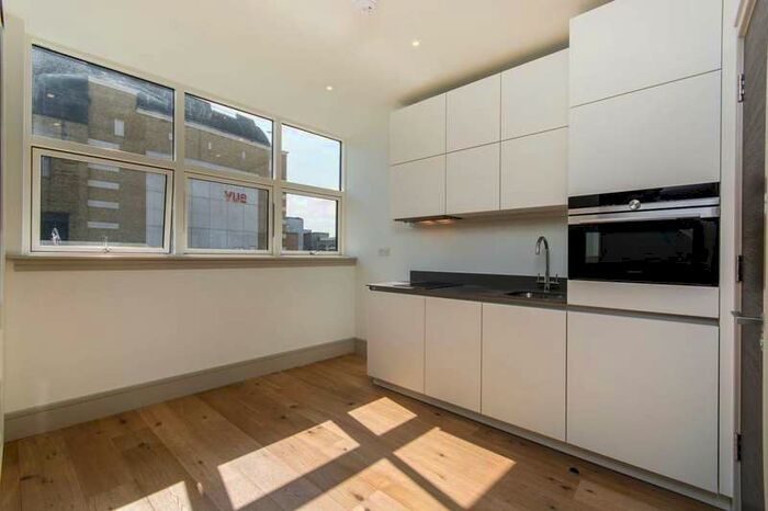 Flat To Rent In Crown Hill, Croydon, CR0
