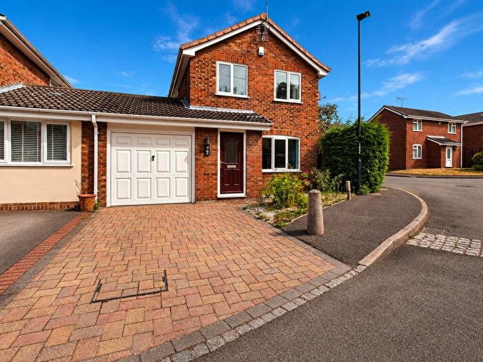 3 Bedroom Link Detached House For Sale In Corbel Close, Oakwood, Derby, DE21