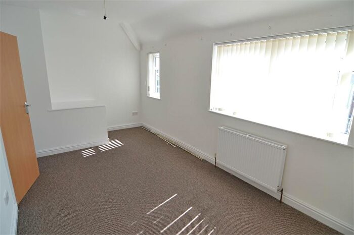 2 Bedroom Semi-Detached House For Sale In Glenwood Close, Little Sutton, Cheshire, CH66