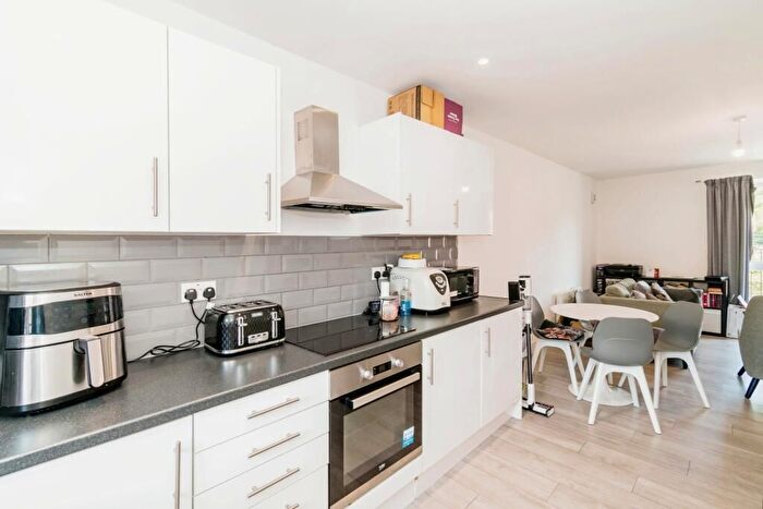 2 Bedroom Flat For Sale In Hardy Close, Dukinfield, SK16