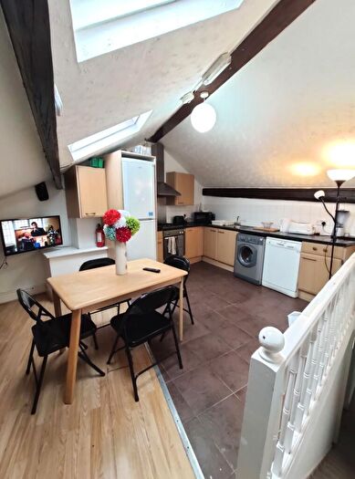 5 Bedroom Flat To Rent In A Wilmslow Road, Manchester, M14
