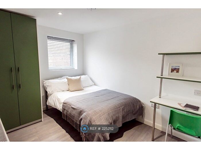 5 Bedroom Terraced House To Rent In Queen Anne Street, Stoke-On-Trent, ST4