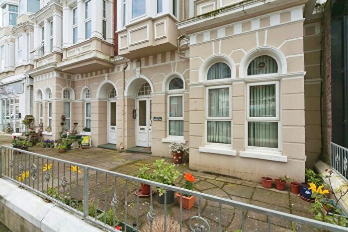 1 Bedroom Flat To Rent In Broadway Court, Llandudno, LL30