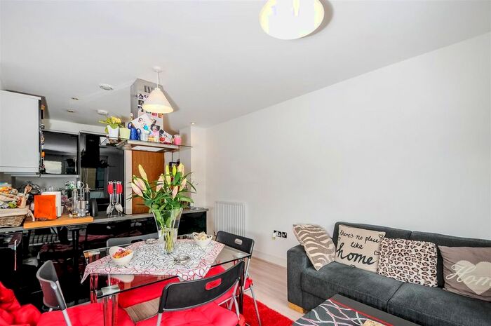2 Bedroom Flat To Rent In Eltringham Street, London, SW18