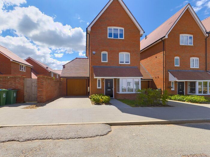 4 Bedroom Detached House To Rent In Illett Way, Faygate, Horsham, RH12
