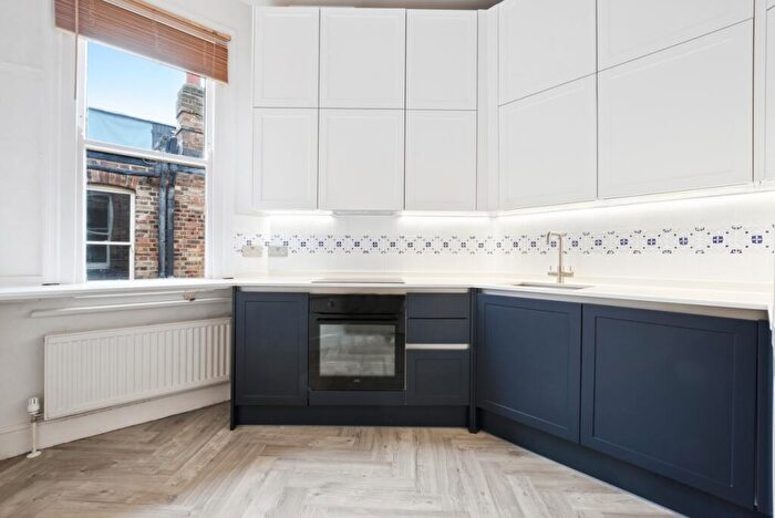 3 Bedroom Flat To Rent In Honeybourne Road London, NW6