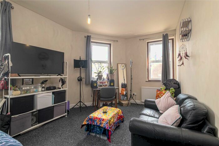 1 Bedroom Apartment To Rent In Stoke Newington Road, Stoke Newington, London, N16