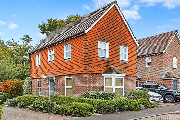3 Bedroom Link Detached House For Sale In Hilda Dukes Way, East Grinstead, RH19