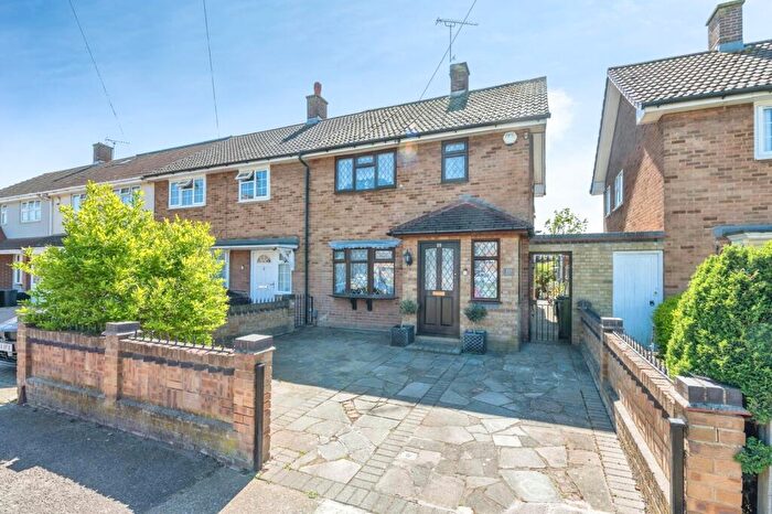 2 Bedroom End Of Terrace House For Sale In Bader Way, Rainham, RM13