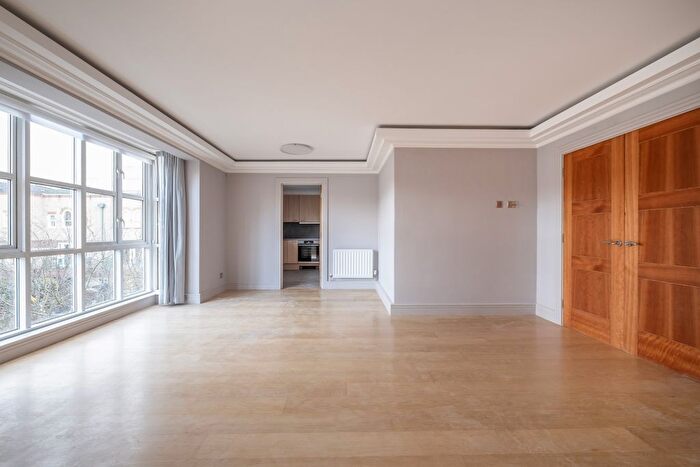 2 Bedroom Flat To Rent In Oriel Drive, London, SW13