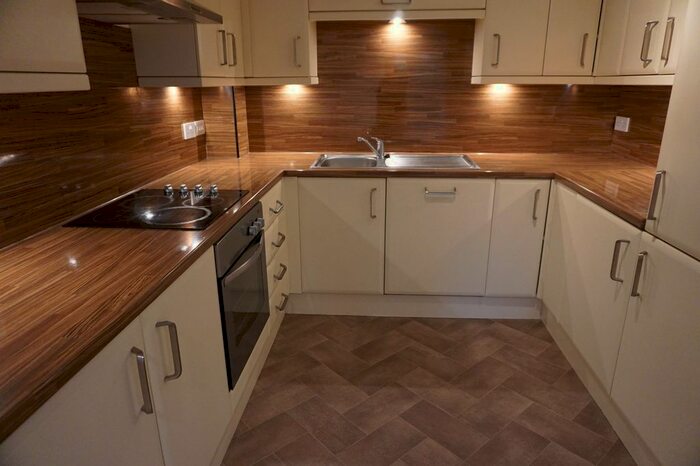 2 Bedroom Flat To Rent In Ingwood Parade, Greetland, HX4