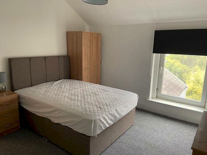 1 Bedroom Flat To Rent In Sketty Road, Uplands, Swansea, SA2