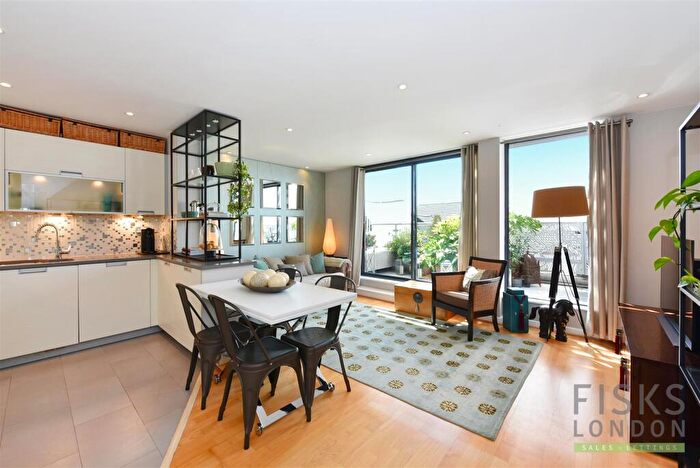 2 Bedroom Flat For Sale In Douglas Path, London, E14