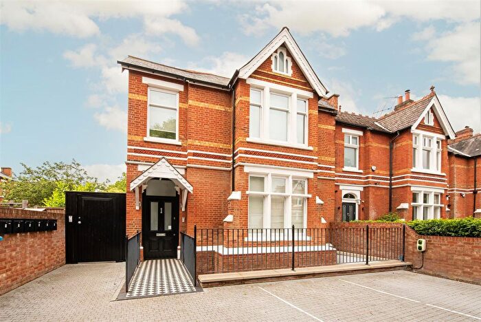 2 Bedroom Flat For Sale In Mount Park Crescent, Ealing, W5