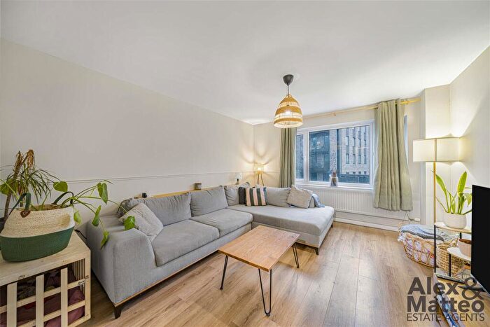 4 Bedroom House To Rent In Benwick Close, Bermondsey, SE16