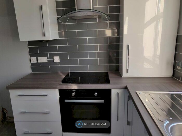 2 Bedroom Flat To Rent In Jura Street, Greenock, PA16