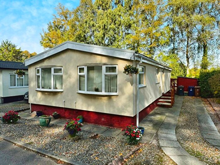 2 Bedroom Detached House For Sale In Oakland Glen, Walton-le-Dale, Preston, Lancashire, PR5