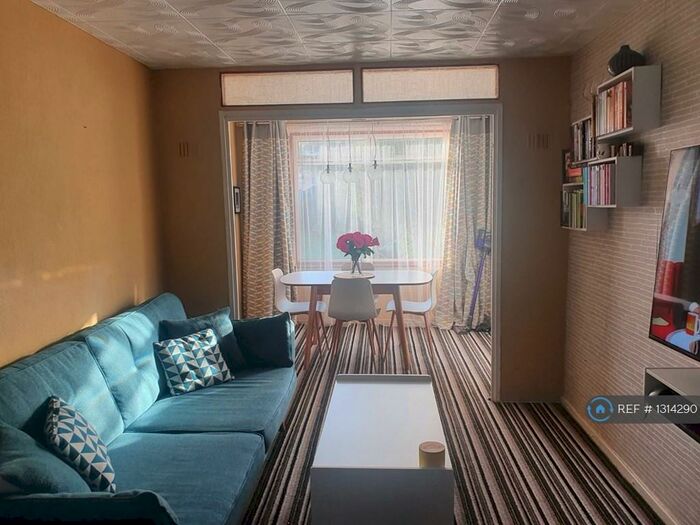 3 Bedroom End Of Terrace House To Rent In Slough, Slough, SL2