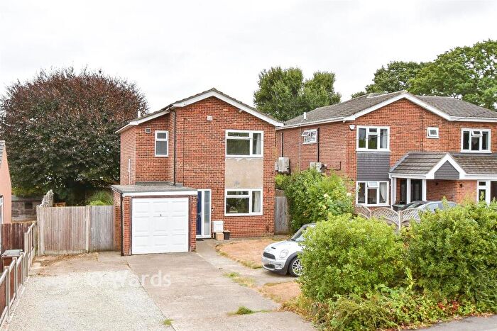 3 Bedroom Detached House For Sale In Tunbury Avenue, Walderslade, Chatham, Kent, ME5