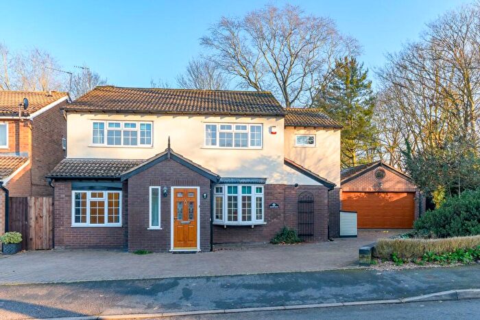 6 Bedroom Detached House For Sale In Dodd Avenue, Warwick, CV34