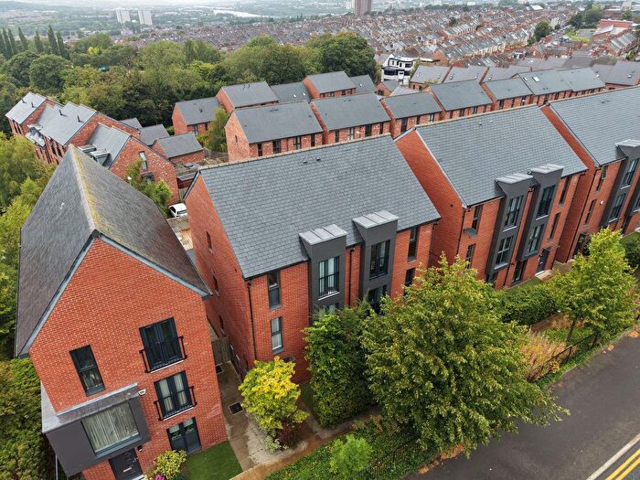 4 Bedroom Semi-Detached House For Sale In William Wailes Walk, Low Fell, NE9