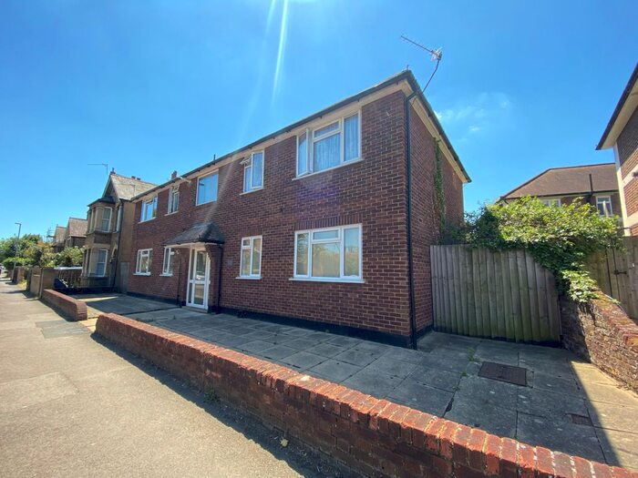 1 Bedroom Flat To Rent In Denmark Road, Kingston Upon Thames, KT1