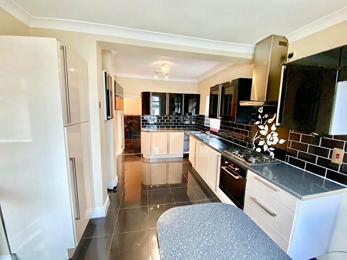 4 Bedroom House To Rent In Leigh Avenue, Redbridge, IG4