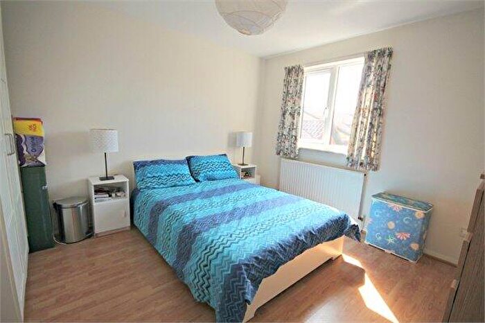 2 Bedroom Flat For Sale In Cornmow Drive, Dollis Hill, NW10