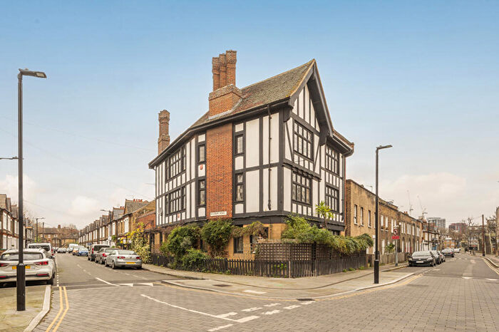 3 Bedroom Flat For Sale In Old Queen Anne House, Aylesbury Road, SE17