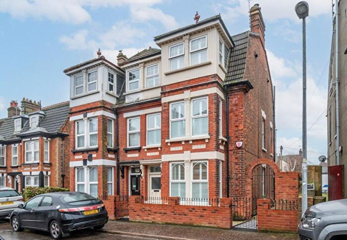 5 Bedroom Semi Detached House For Sale In Upper Cliff Road, Gorleston, NR31