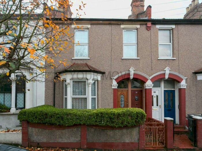 2 Bedroom Flat To Rent In Bisterne Avenue, London, E17