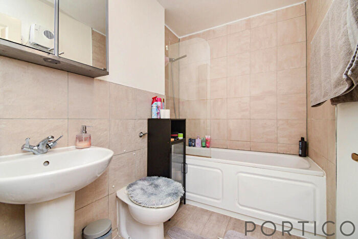 1 Bedroom Flat To Rent In Lowestoft Mews, Royal Docks, E16