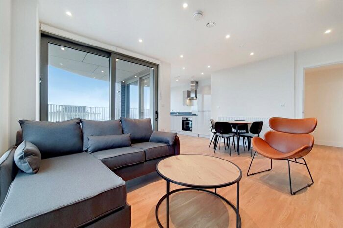 2 Bedroom Apartment To Rent In Green Street, London, NW10