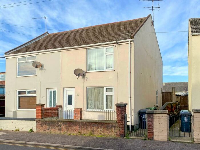 3 Bedroom Semi-Detached House For Sale In Englands Lane, Gorleston, NR31
