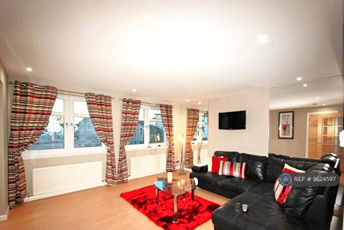 3 Bedroom Flat To Rent In Grandholm Crescent, Aberdeen, AB22