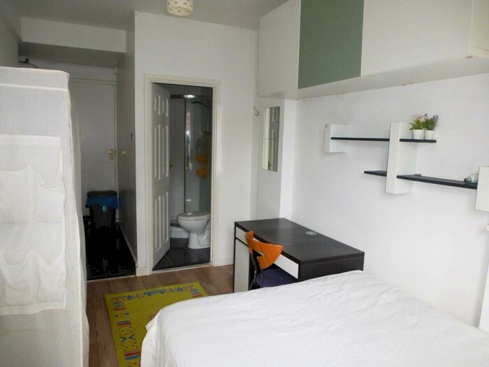 Studio To Rent In Barkham Road, Wokingham, RG41