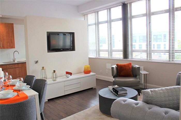 2 Bedroom Apartment To Rent In City Road, Islington, London, EC1V
