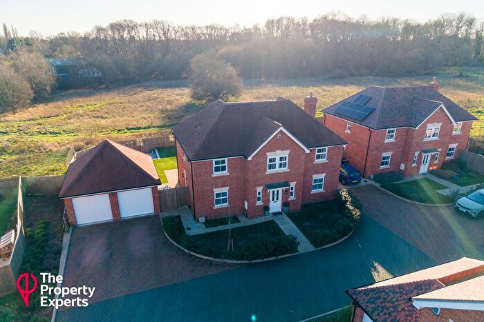 5 Bedroom Detached House For Sale In Canberra Lake Way, Reading, RG10