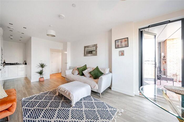 1 Bedroom Apartment For Sale In Lakeside Drive, Park Royal, NW10